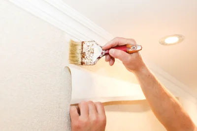 Pose de papier peint à Pujols — revêtements muraux et toiles de verre